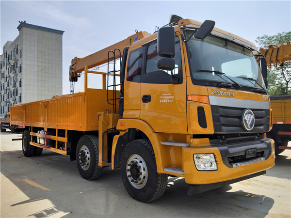 福田歐曼小三軸8噸隨車吊