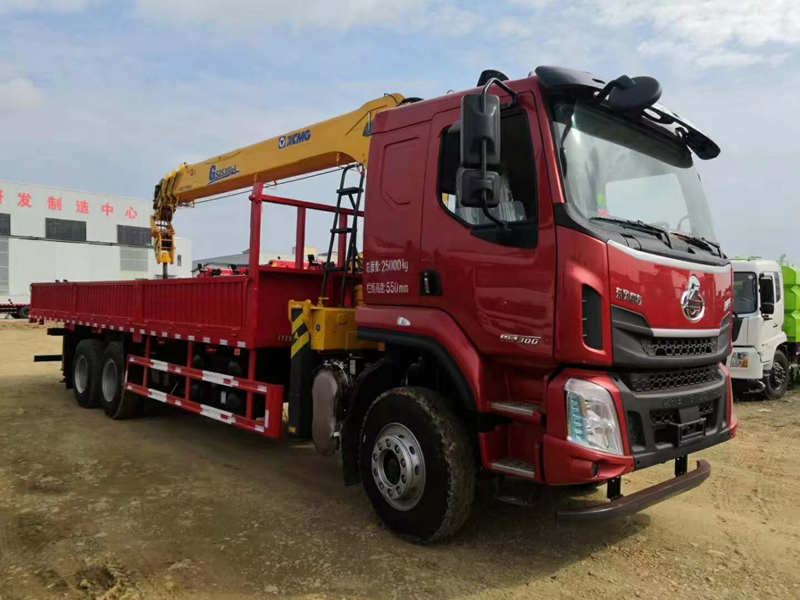 柳汽后八輪隨車吊（國六）